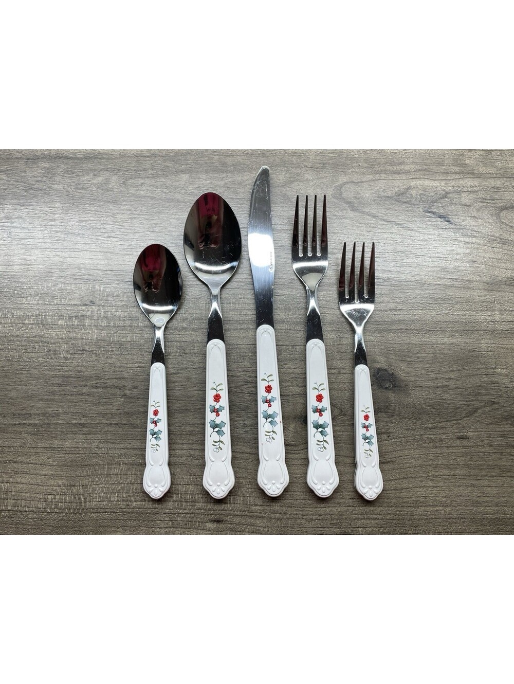 Pfaltzgraff Snow Village Flatware 8 Place Settings **39 Pcs Stainless Silverware